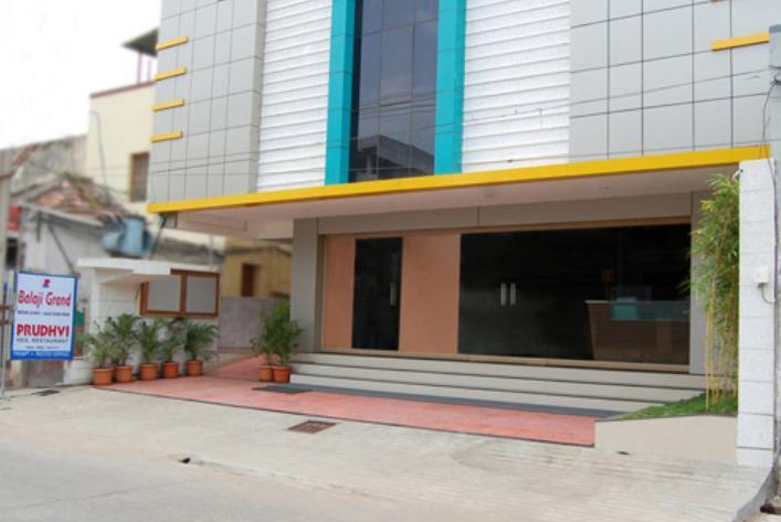 Balaji Grand Hotell Kākināda Eksteriør bilde