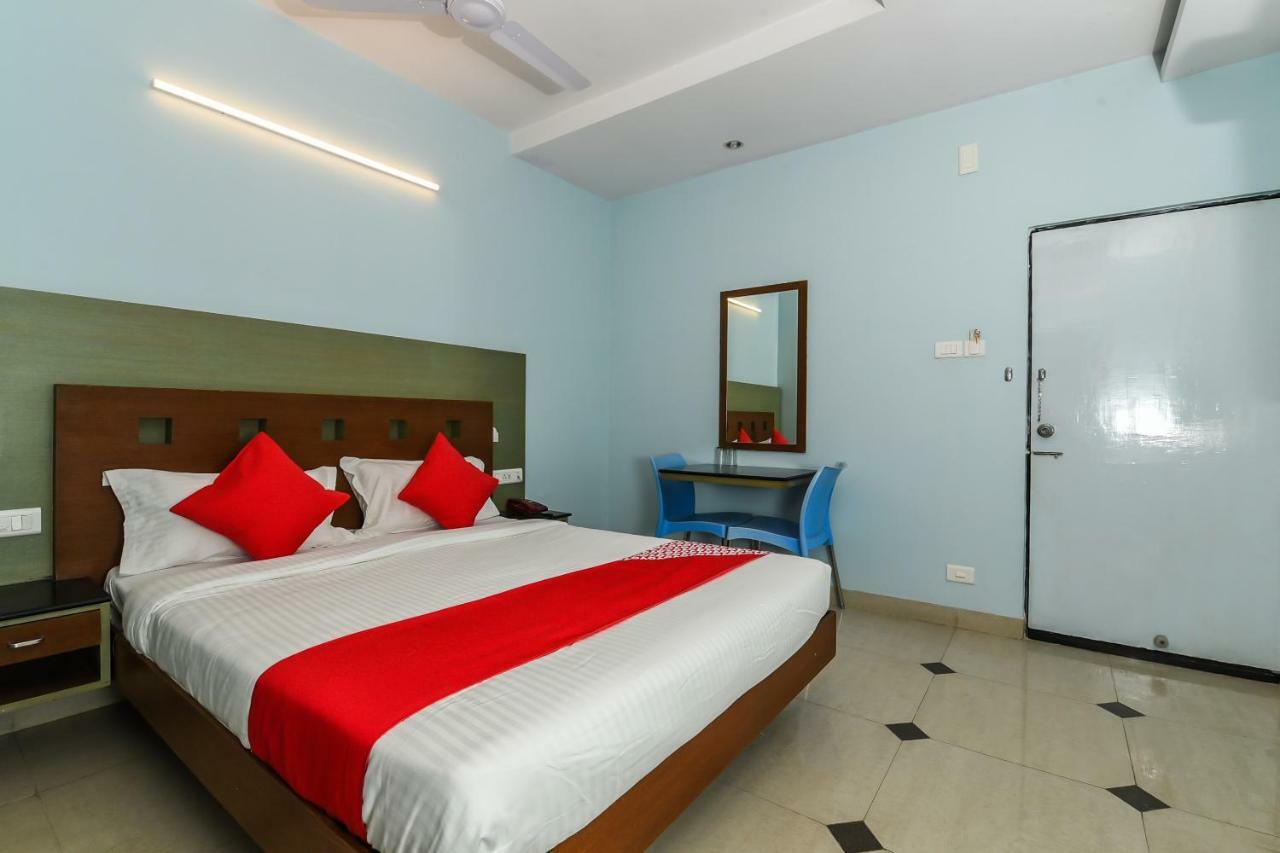 Balaji Grand Hotell Kākināda Eksteriør bilde