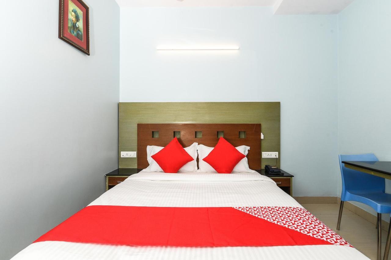 Balaji Grand Hotell Kākināda Eksteriør bilde